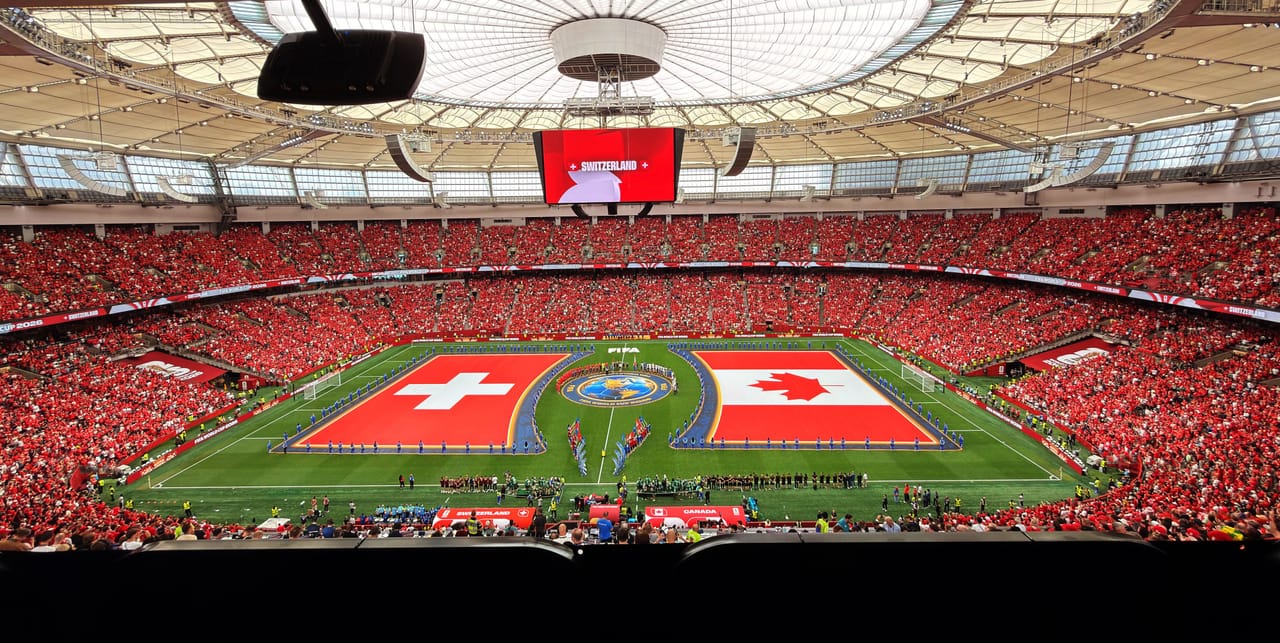 Ambiente en el BC Place de Vancouver durante Suiza-Canadá