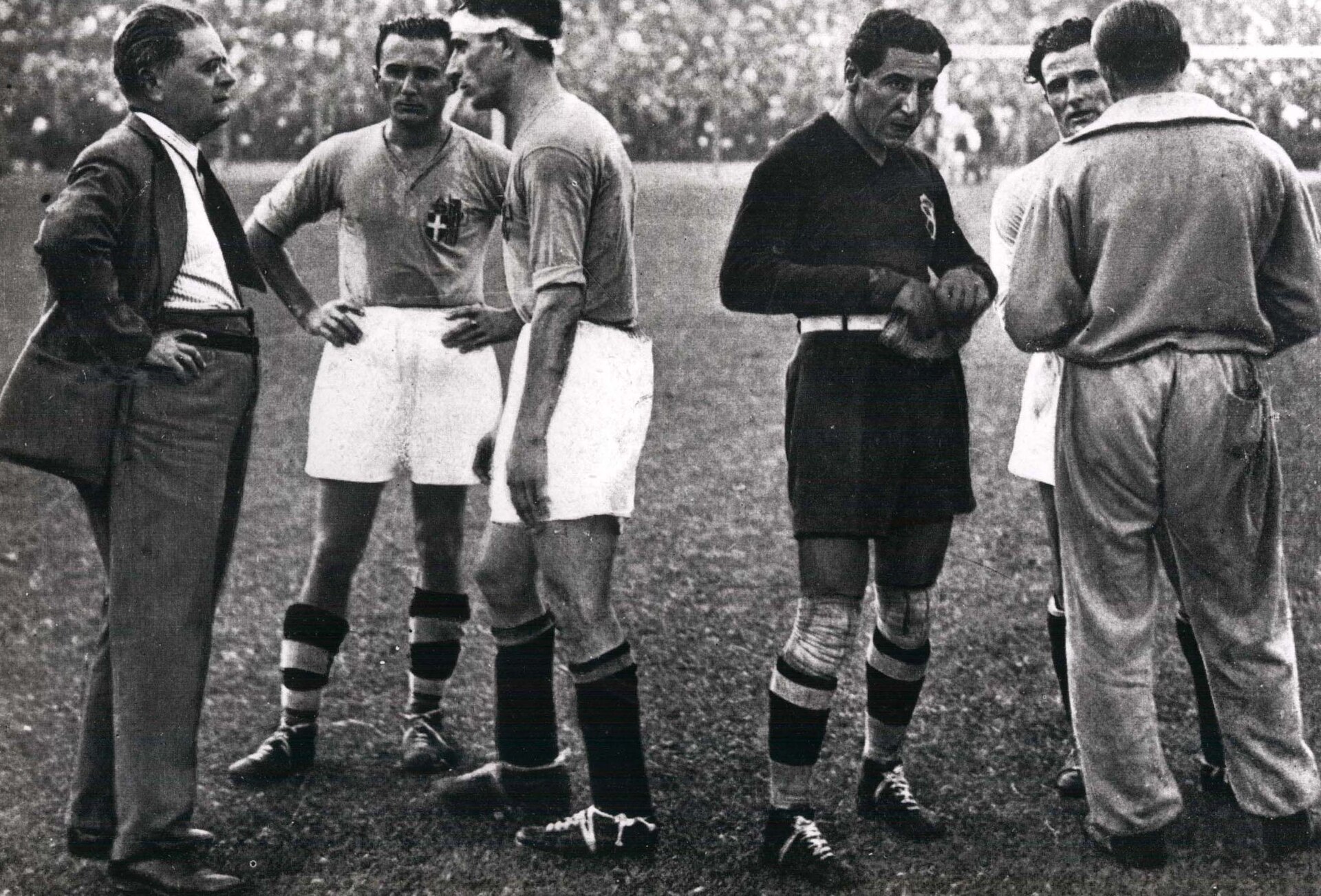 Vittorio Pozzo con la selección italiana en la final del Mundial de 1934