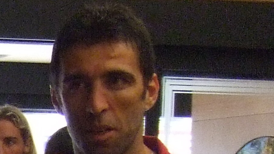 El delantero turco Hakan Şükür