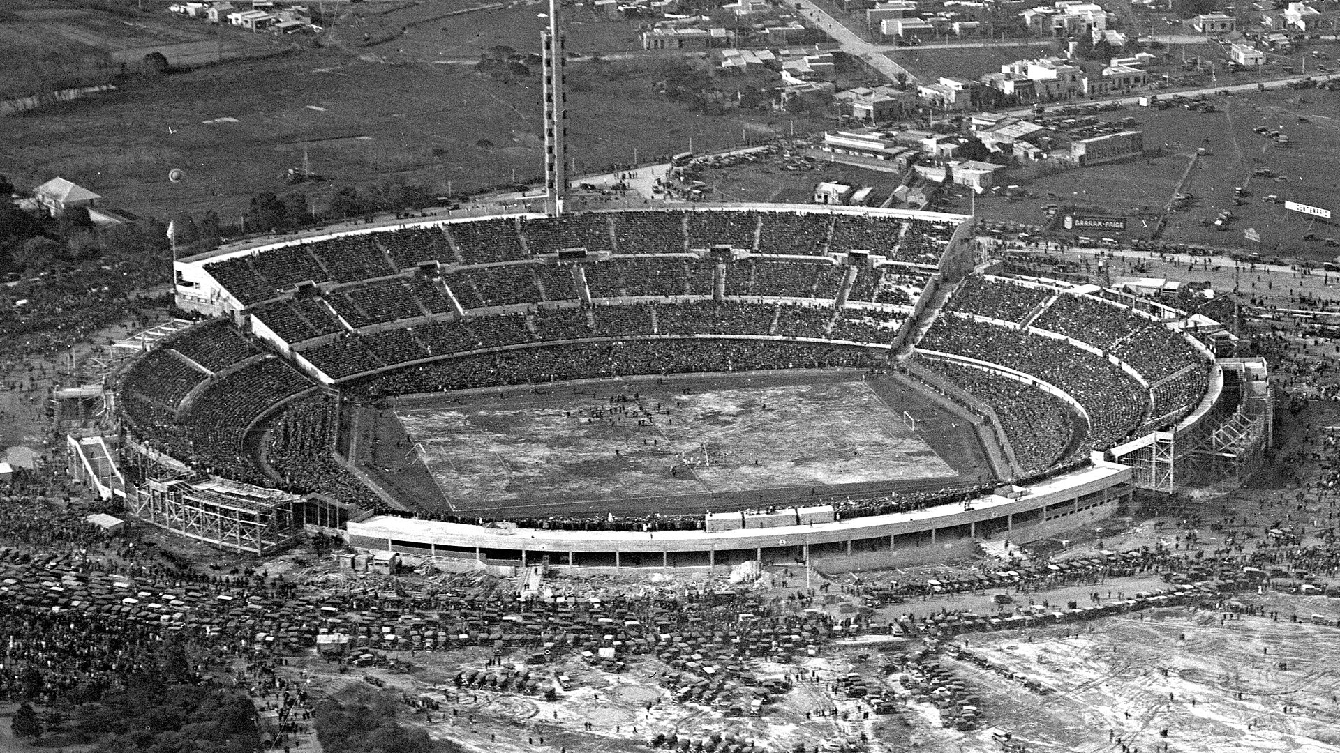 Vista aérea del Estadio Centenario de Montevideo durante la final del primer Mundial, en 1930