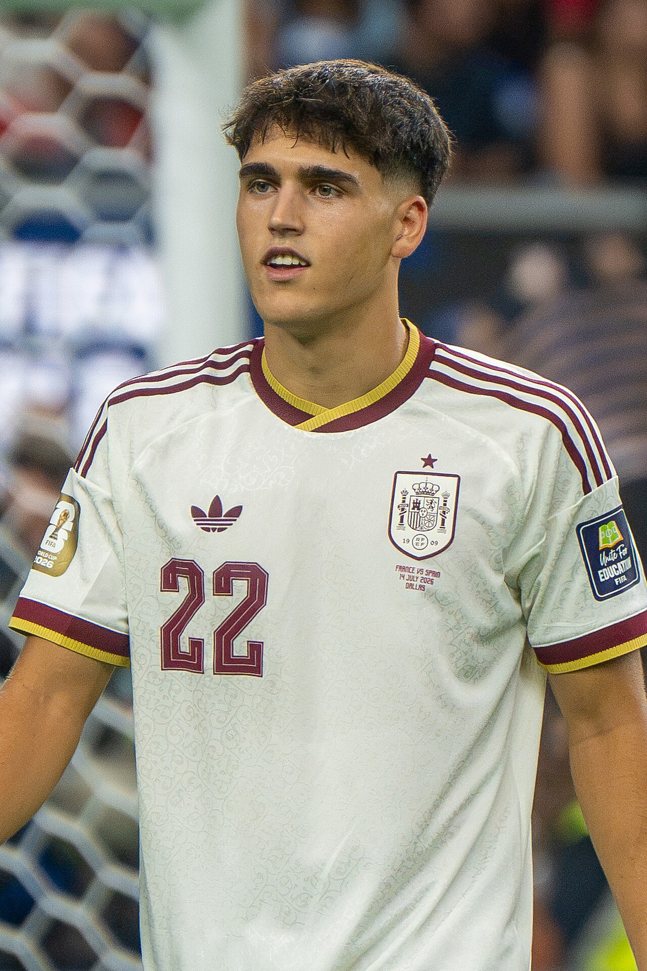 Pau Cubarsí, defensa de España